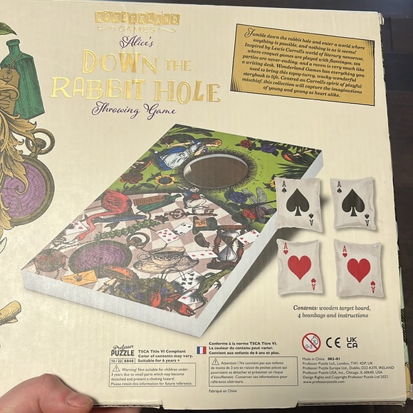 Down the rabbit Hole - Alice in Wonderland throwing game - Picture 11 of 11